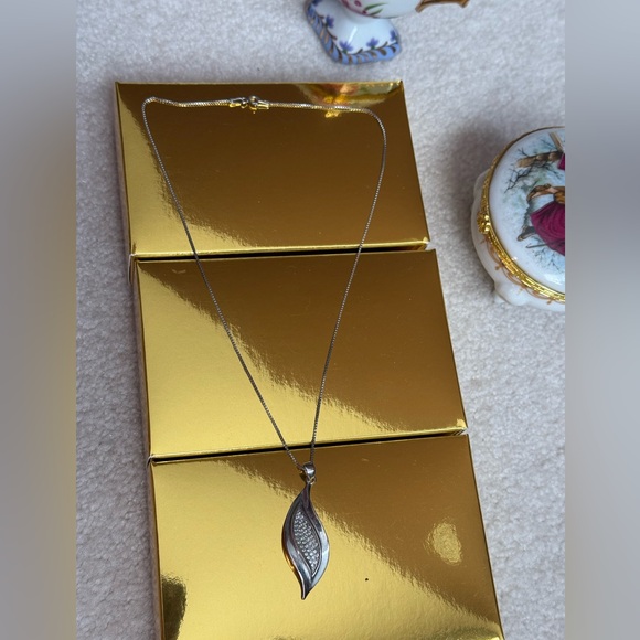 925  92.5% silver leaves necklace Handmade with white zirconia